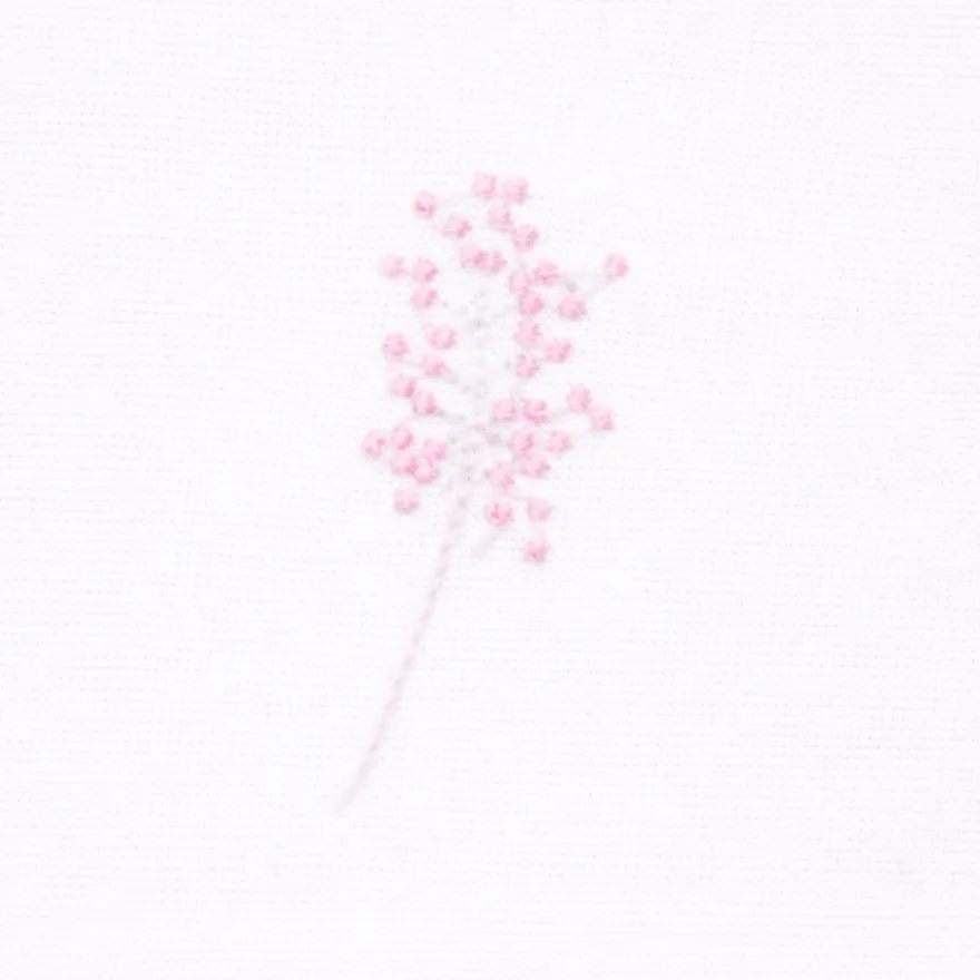 Dug m. Broderet Blomst i Hvid (140x270cm)