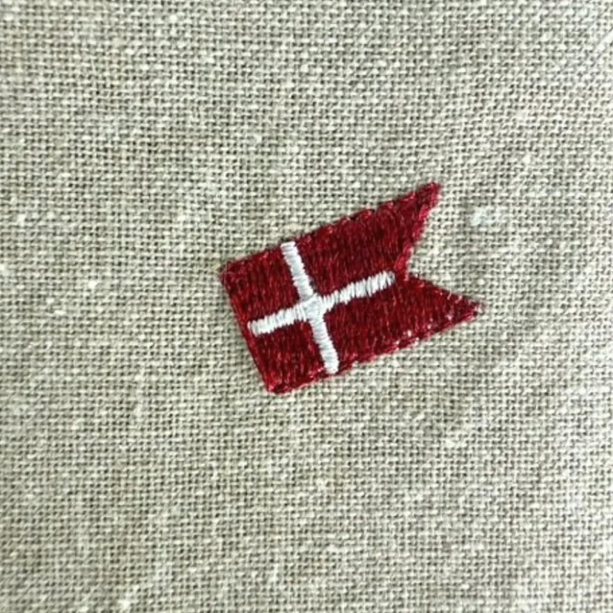 Dug m. Broderet Dansk Flag i Beige (Ø160cm)