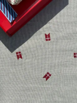 Dug m. Broderet Dansk Flag (140x320)