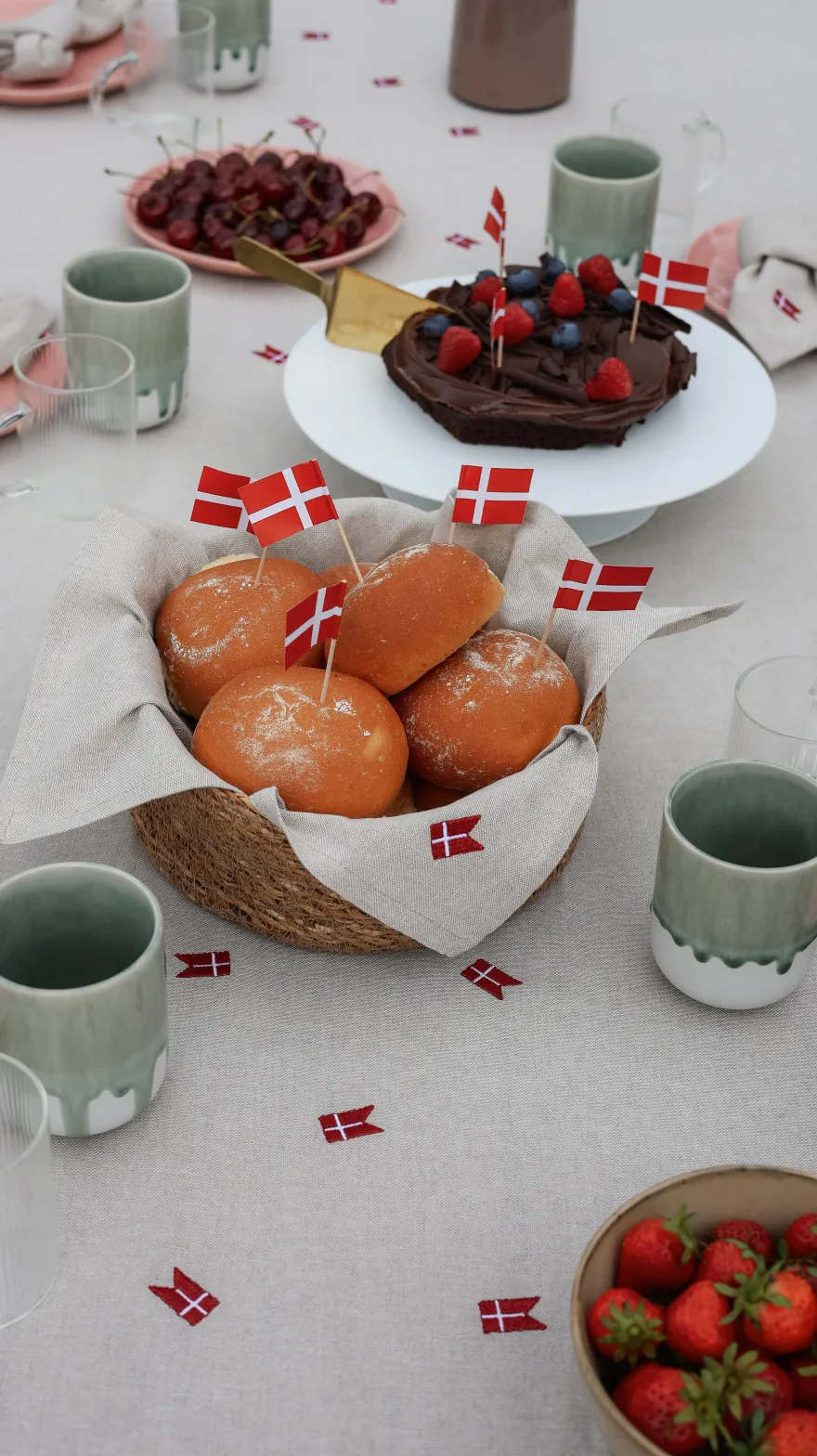 Dug m. Broderet Dansk Flag (140x320)