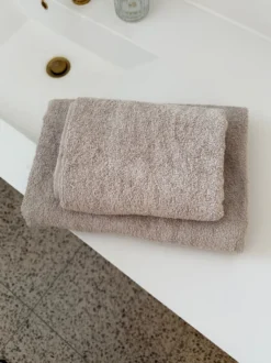 Håndklæde i Sand (50x100cm)