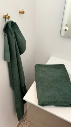 Södahl Badehåndklæde Comfort i Pine Green (70x140cm)