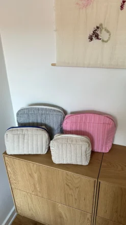 Toilettaske EASON m. Beige og Camel Stribe i Stor (27x10x20cm)