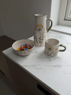 Vandkaraffel GANI m. Markblomster i Creme (1,2L)