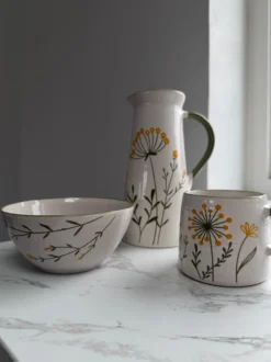 Vandkaraffel GANI m. Markblomster i Creme (1,2L)